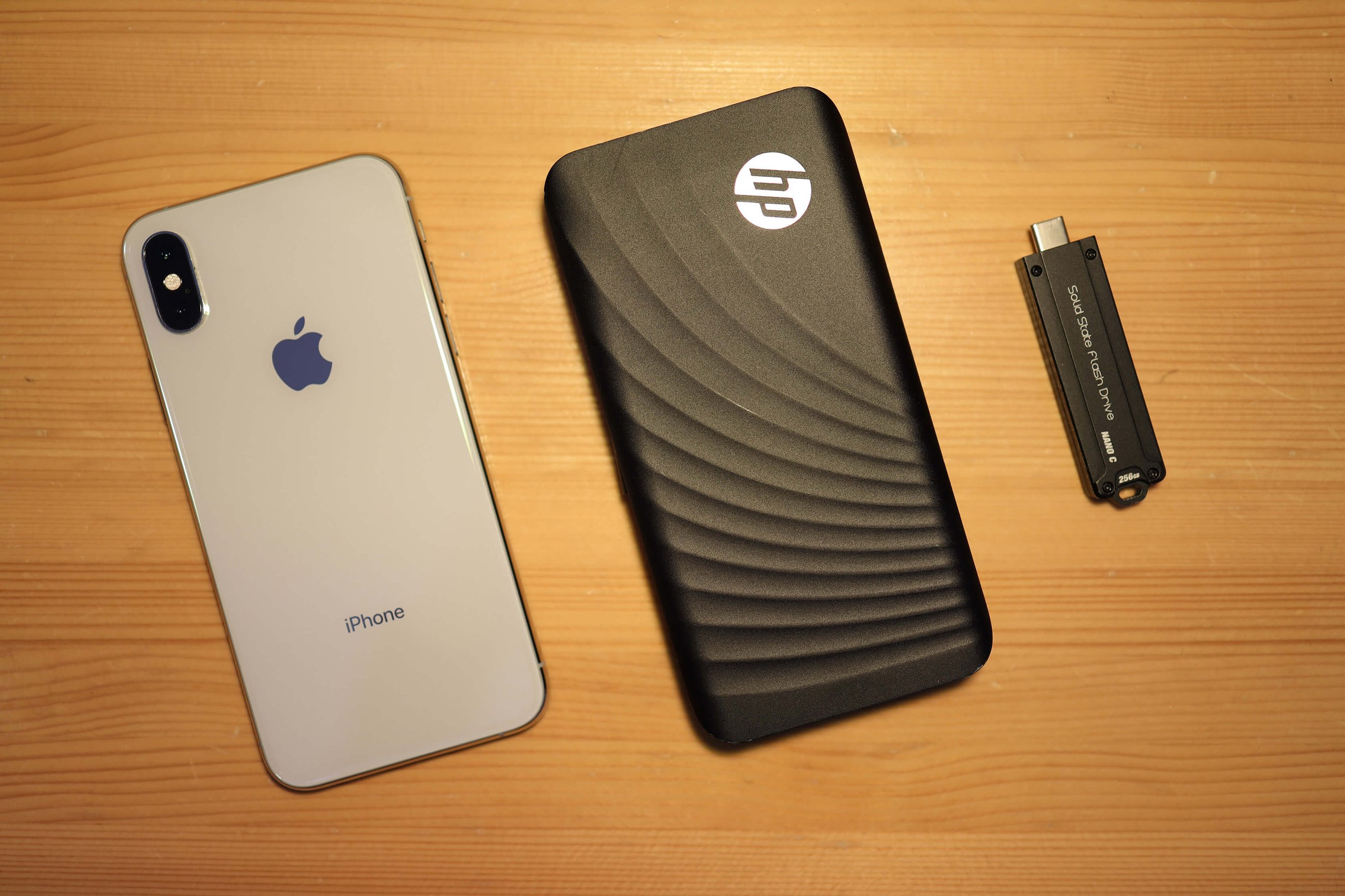 From left to right: iPhone XS, HP P800 Thunderbolt3 SSD, CHIPFANCIER USB3.1 Gen2 Type-C SSD
